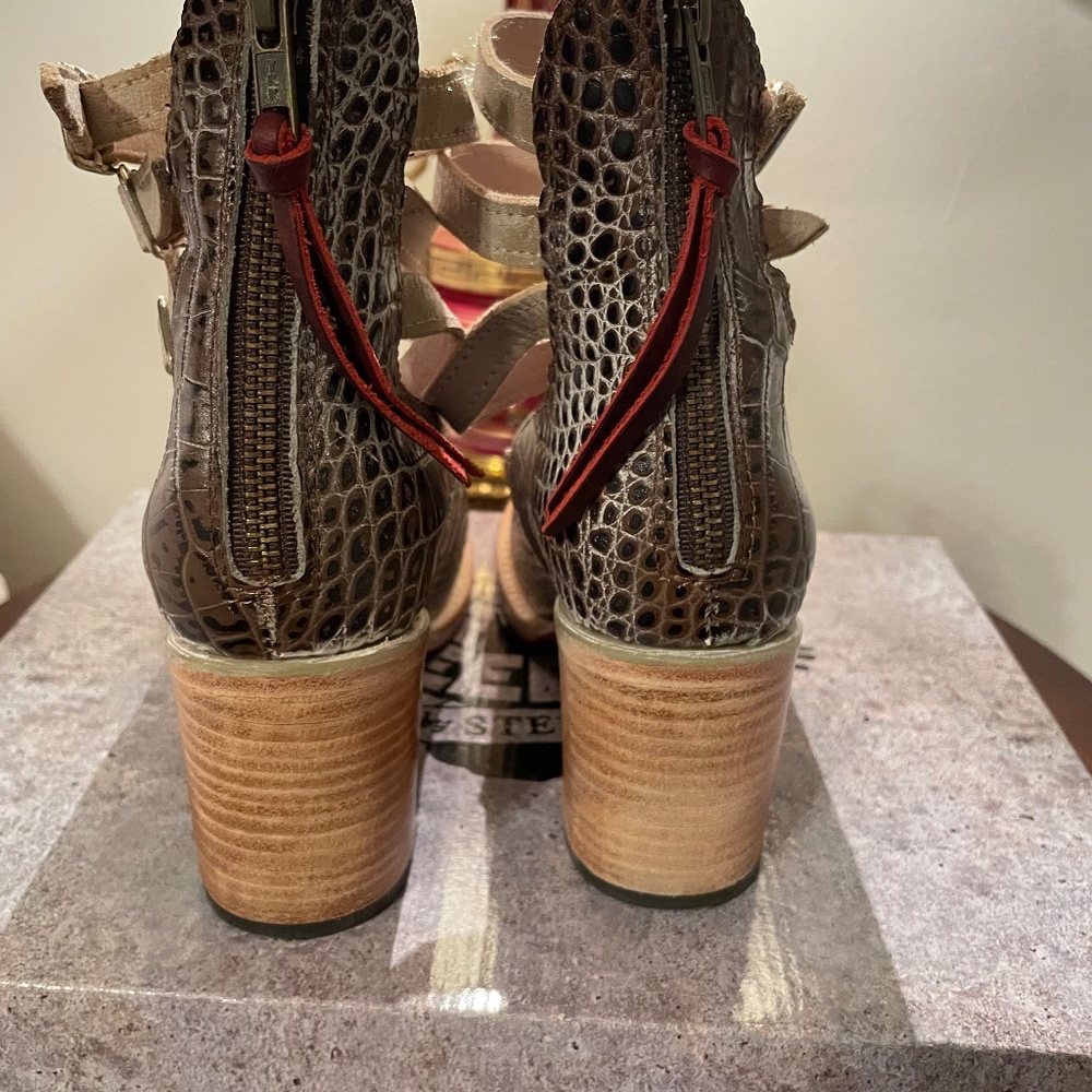 FREEBIRD by STEVEN GORGEOUS Croco brown/tan 3 straps PRISTINE - Picture 4 of 5